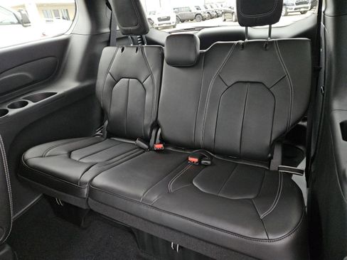 New 2026 Chrysler Pacifica Select image 24