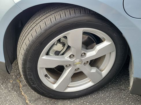Used 2013 Chevrolet Volt Premium w/ Premium Trim Package FWD image 2