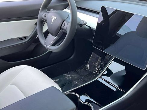 Used 2020 Tesla Model 3 Standard Range Plus RWD image 6