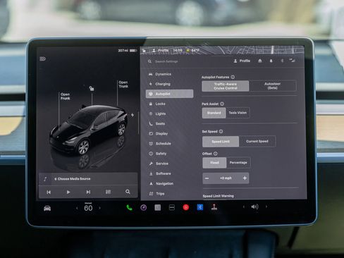 Used 2022 Tesla Model Y Long Range AWD/4WD image 21