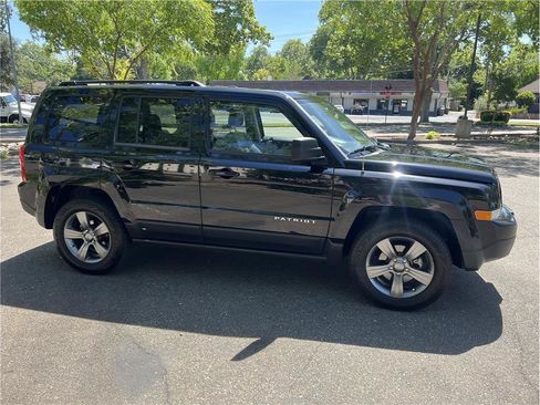 Used 2015 Jeep Patriot High Altitude AWD/4WD image 8
