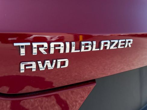 Used 2021 Chevrolet TrailBlazer LT w/ Convenience Package AWD/4WD image 8