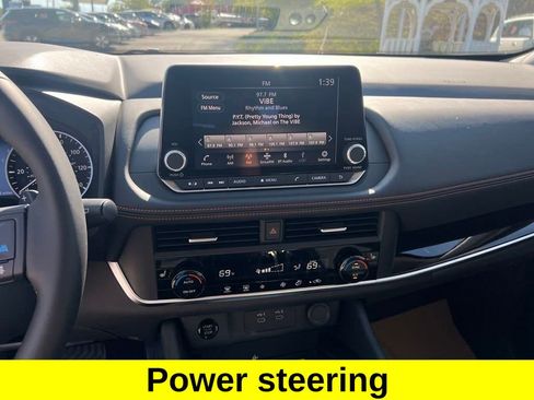 Certified 2025 Nissan Rogue SV image 18