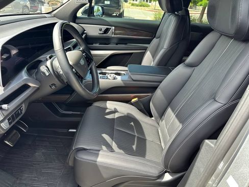 Used 2026 Cadillac Vistiq Sport w/ LPO, Floor Liner Package AWD/4WD image 19