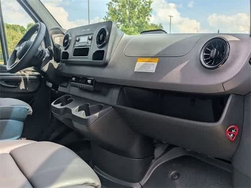 Used 2025 Mercedes-Benz Sprinter 2500 image 11