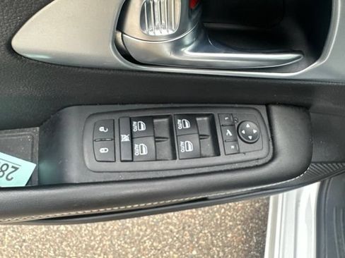 Used 2026 Chrysler Pacifica Limited FWD image 17
