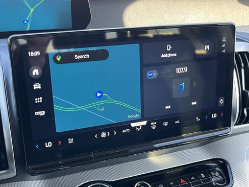 Used 2025 Ford Expedition Active image 32