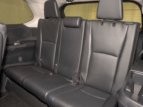 Used 2025 Toyota Grand Highlander FWD image 11