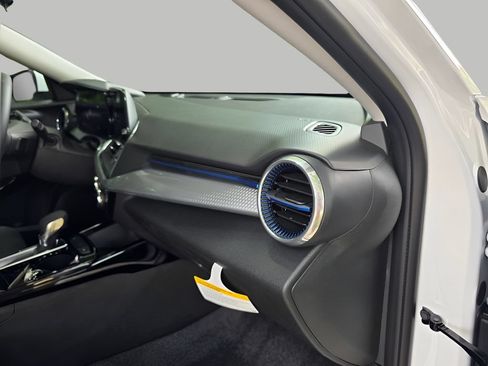 New 2026 Chevrolet Trax LT w/ LT Convenience Package FWD image 12
