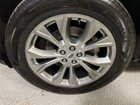 Used 2022 Ford Explorer Limited image 22