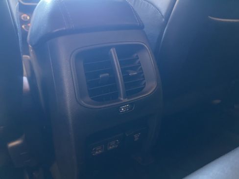 Used 2021 Jeep Cherokee Latitude Lux w/ Comfort/Convenience Group AWD/4WD image 17