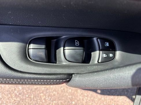 Used 2016 Nissan Rogue S AWD/4WD image 13