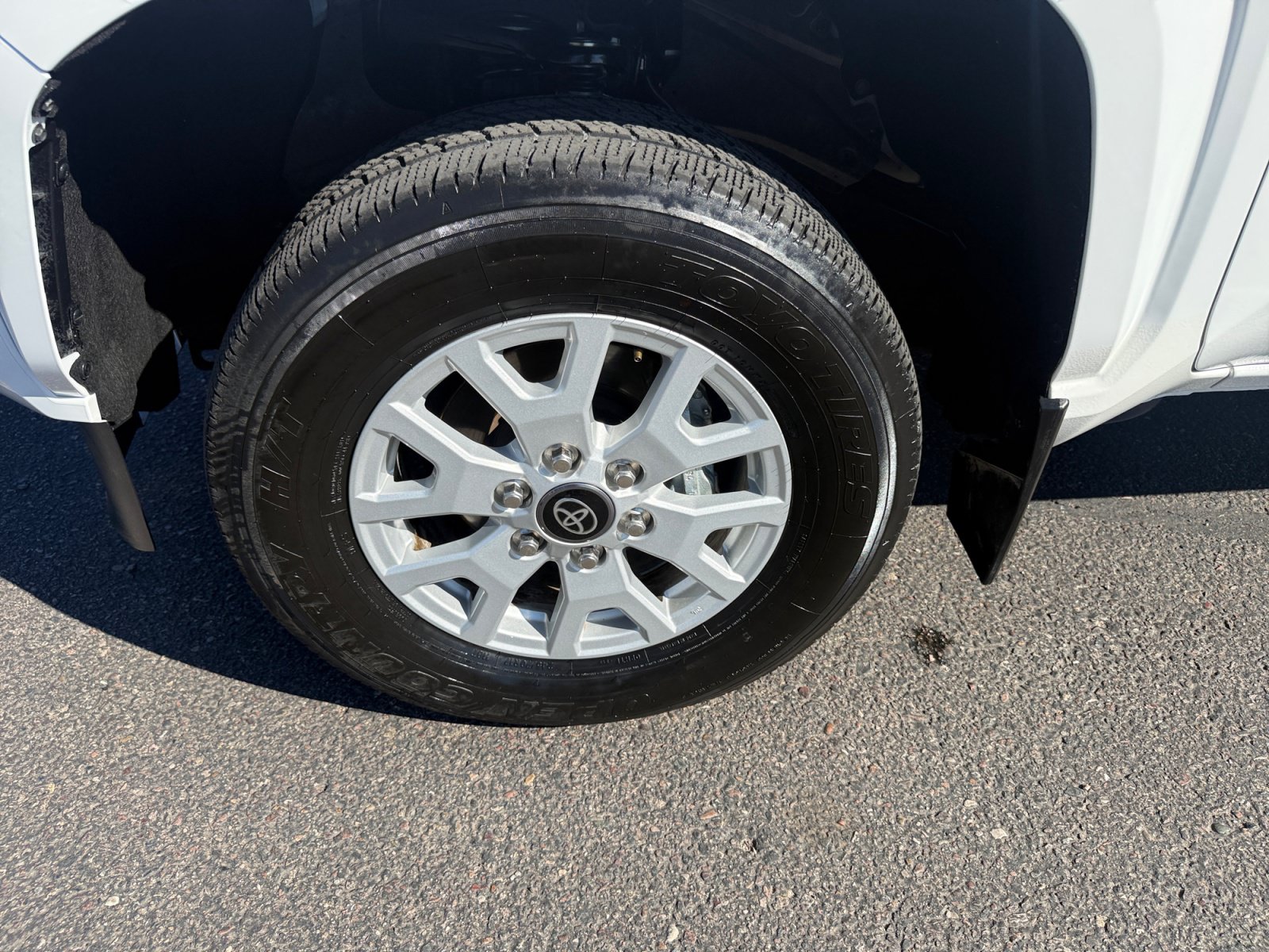 Used 2024 Toyota Tacoma SR5 AWD/4WD image 11