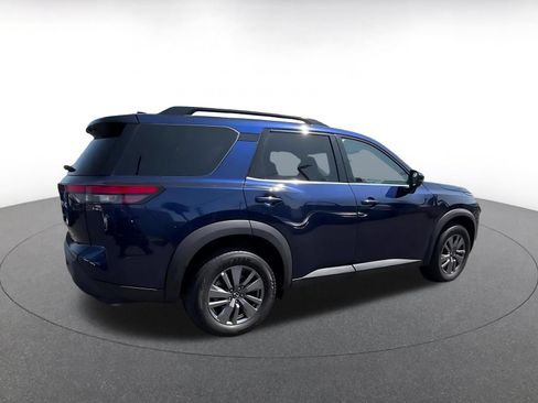 Used 2025 Nissan Pathfinder SV AWD/4WD image 12