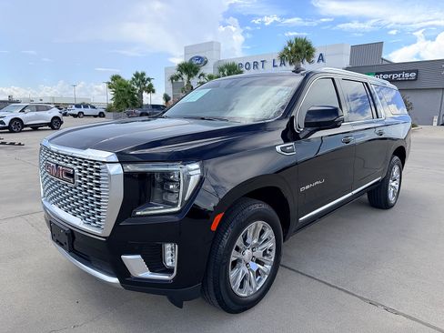 Used 2021 GMC Yukon XL Denali AWD/4WD image 3