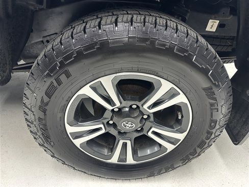 Used 2018 Toyota Tacoma TRD Sport image 16