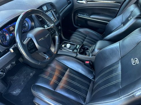Used 2019 Chrysler 300 S RWD image 9