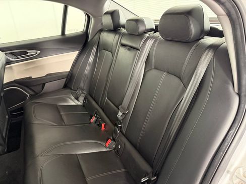 Used 2018 Alfa Romeo Giulia AWD image 30
