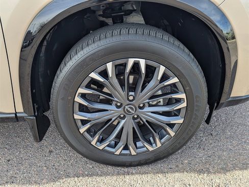 Used 2025 Nissan Rogue Platinum image 11