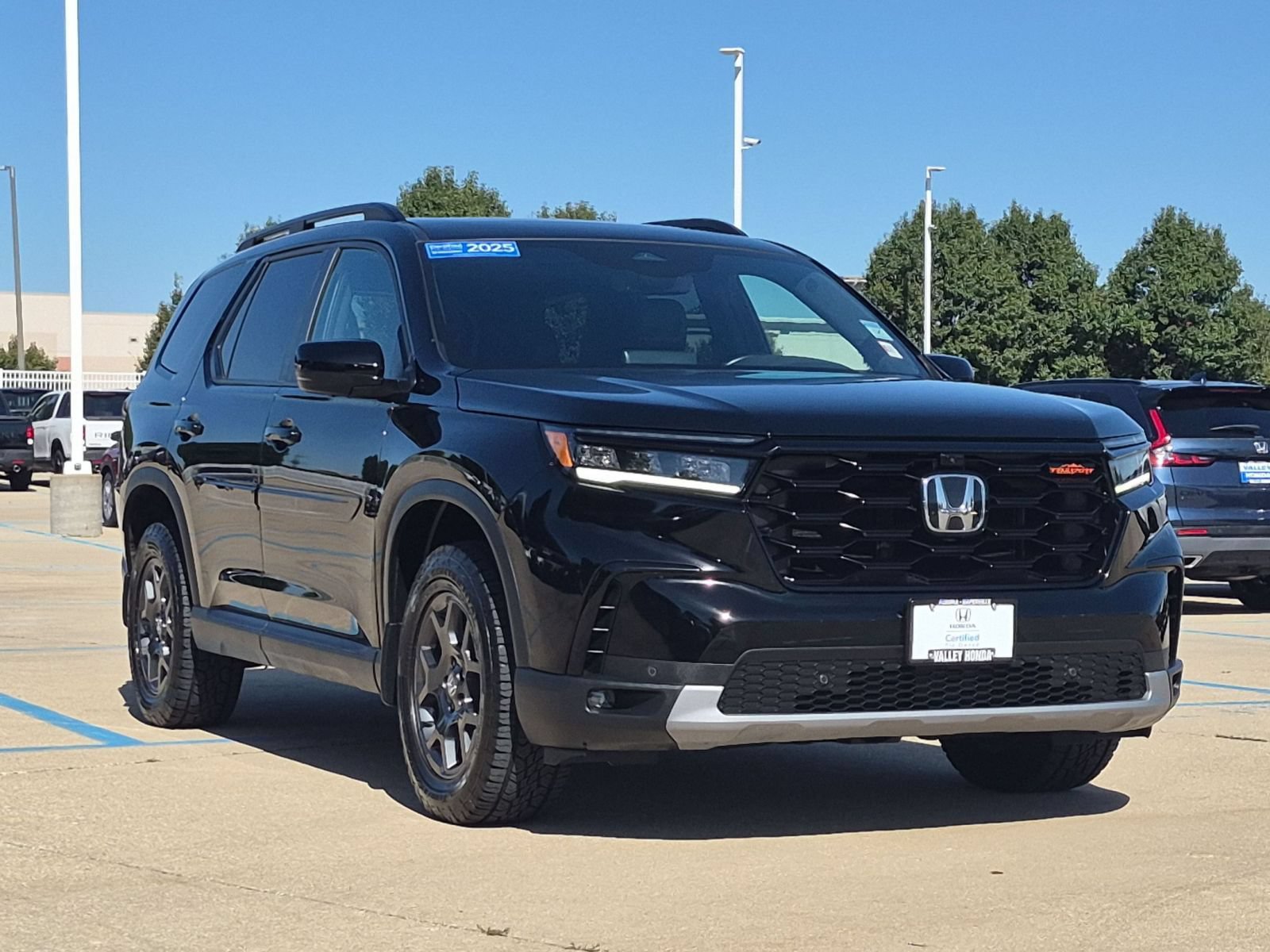 Used 2025 Honda Pilot TrailSport image 4