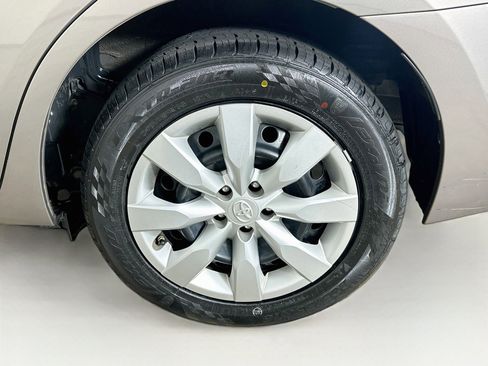 Used 2015 Toyota Corolla LE FWD image 11