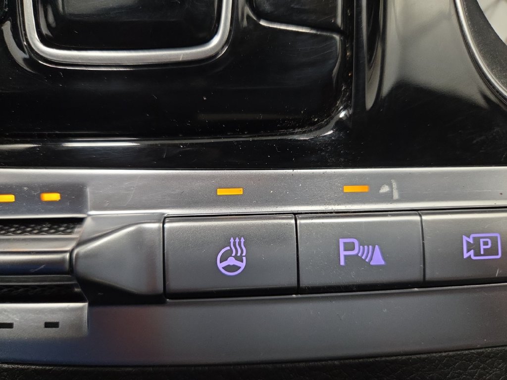 Used 2023 Kia Carnival SX Prestige FWD image 21