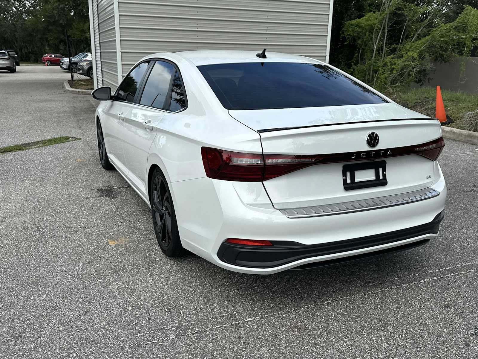 Used 2025 Volkswagen Jetta SE FWD image 4