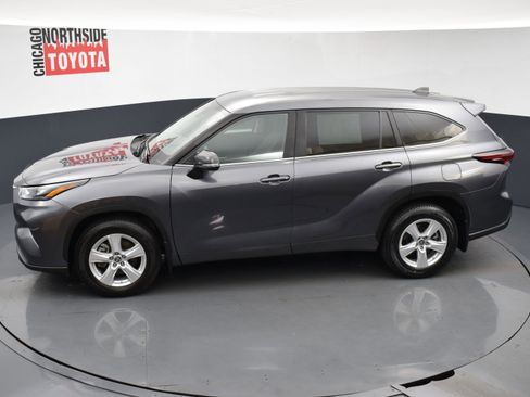 Used 2024 Toyota Highlander LE AWD/4WD image 20