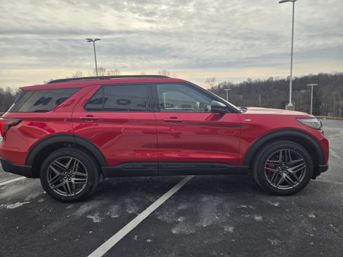 New 2026 Ford Explorer ST-Line w/ ST-Line Street Pack AWD/4WD image 4