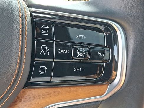 Used 2022 Jeep Grand Wagoneer Series III AWD/4WD image 26