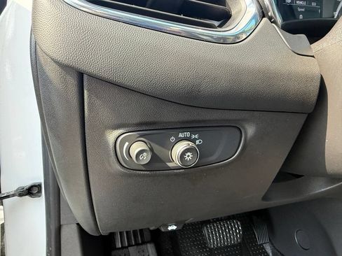 Used 2021 Chevrolet Equinox LS w/ LS Convenience Package FWD image 12