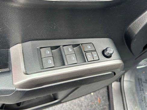 Used 2021 Toyota Tacoma SR5 AWD/4WD image 23
