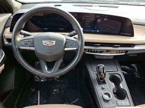 Used 2024 Cadillac XT4 Luxury w/ Cold Weather Package image 9