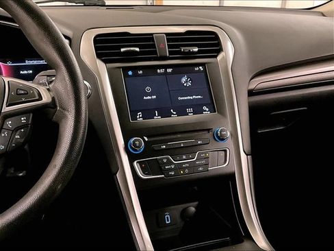 Used 2018 Ford Fusion SE w/ Fusion SE Technology Package FWD image 7