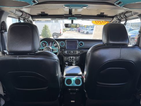 Used 2022 Jeep Wrangler Unlimited Sahara w/ Cold Weather Group image 12