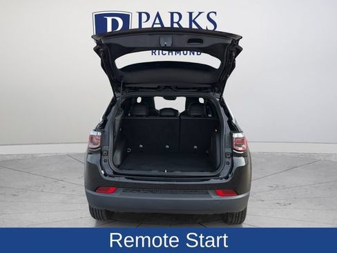 Used 2025 Jeep Compass Latitude w/ Sun & Sound Group AWD/4WD image 19