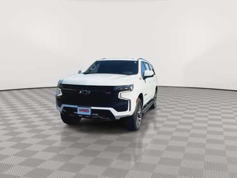 Certified 2023 Chevrolet Suburban Z71 w/ Luxury Package AWD/4WD image 4