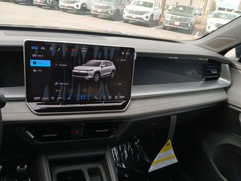 New 2026 Volkswagen Tiguan SE R-Line FWD image 17