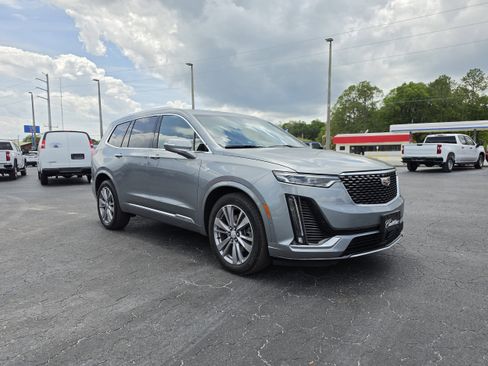 Used 2023 Cadillac XT6 Premium Luxury w/ Platinum Package AWD/4WD image 2