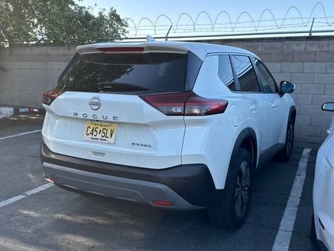 Used 2023 Nissan Rogue SV image 4