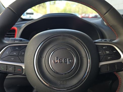 Used 2023 Jeep Renegade Trailhawk AWD/4WD image 21