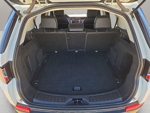 Used 2017 Land Rover Discovery Sport SE image 14