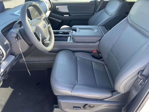 New 2025 Ford Expedition Active image 13