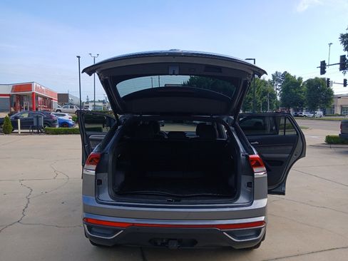 Used 2023 Volkswagen Atlas Cross Sport SE w/ Panoramic Sunroof Package FWD image 21