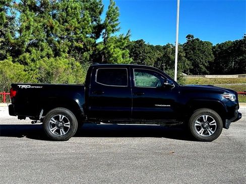 Used 2019 Toyota Tacoma TRD Sport image 9
