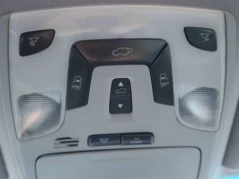 Used 2011 Toyota Sienna XLE image 23