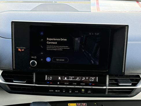 Certified 2025 Toyota Sienna LE FWD image 14