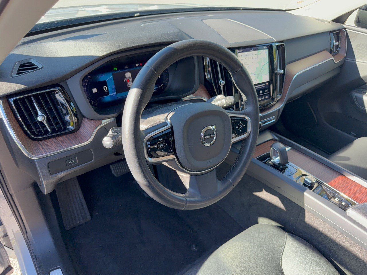 Certified 2024 Volvo XC60 B5 Plus AWD/4WD image 4