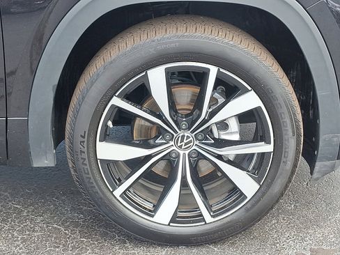 Certified 2025 Volkswagen Atlas SEL Premium R-Line image 8