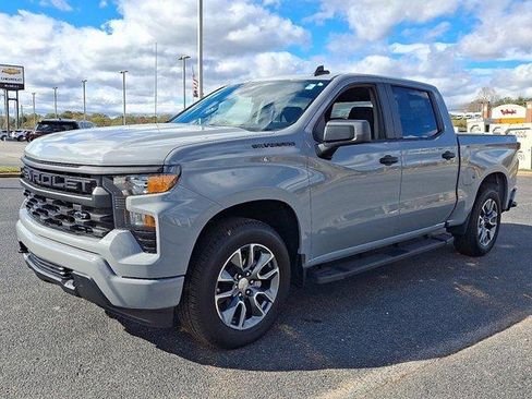 Used 2024 Chevrolet Silverado 1500 Custom w/ Turbomax Blackout Package image 3